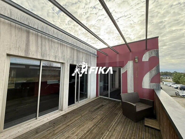 Office in Martillac for lease - Building Photo - Image 1 of 7