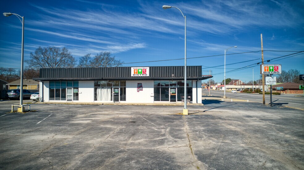 12021208 Woodward Ave, Muscle Shoals, AL 35661 Retail for Lease