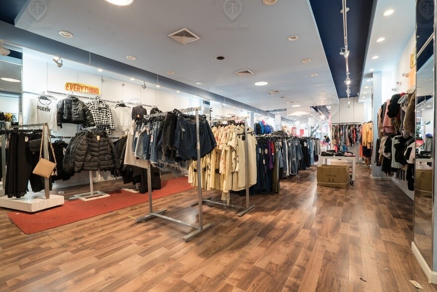 39 Graham Ave, Brooklyn, NY for lease - Interior Photo - Image 3 of 17