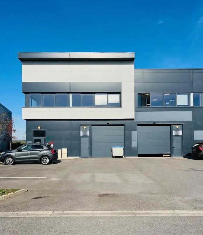 Flex in SAINT CYR L ECOLE for lease Building Photo- Image 1 of 19