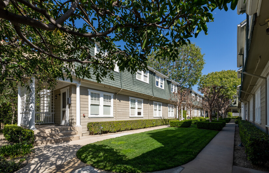 1720-1728 Whitley Ave, Los Angeles, CA for lease - Building Photo - Image 1 of 3