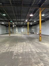 225-229 Robbins Ln, Syosset, NY for lease Interior Photo- Image 1 of 3