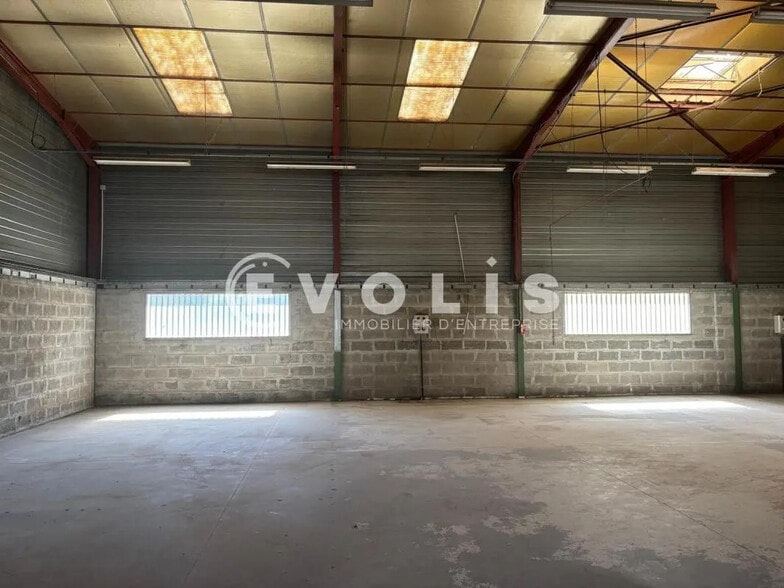 Flex in Loire-sur-Rhône for lease - Building Photo - Image 3 of 10