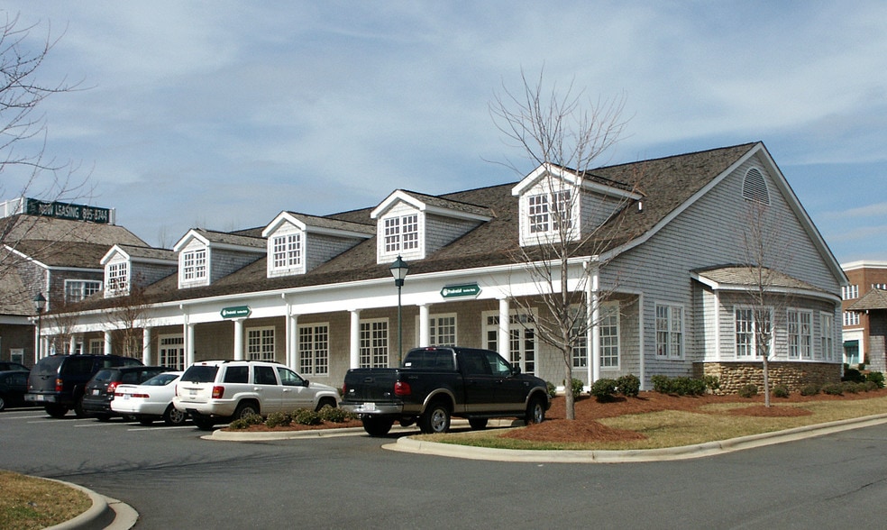 16610 Birkdale Commons Pky, Huntersville, NC for lease - Primary Photo - Image 1 of 8