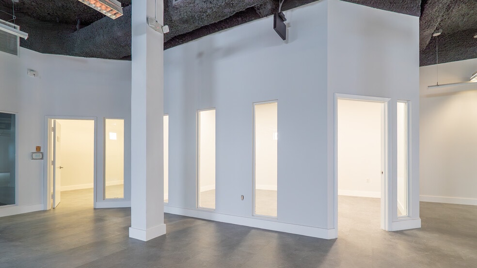 12250 NE 13th Ct, North Miami, FL for lease - Building Photo - Image 3 of 7