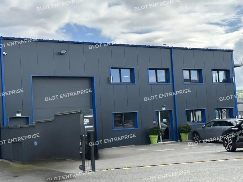 Office in Caudan for lease - Building Photo - Image 3 of 5