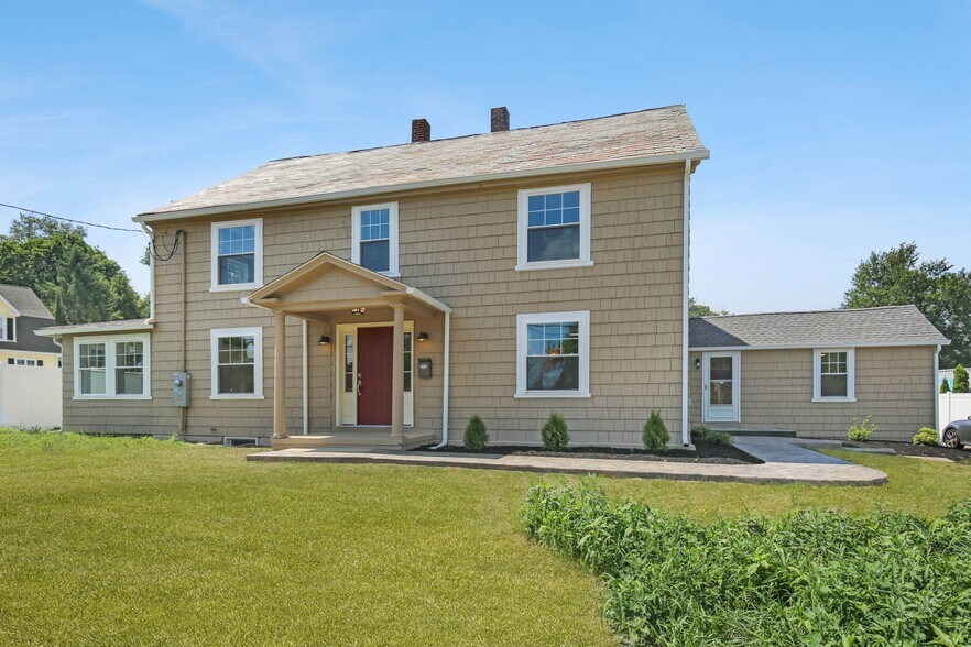 HOPE AVE AND HOLY CROSS LOCATION, Worcester, MA 01603