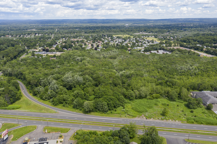 2090 Berlin Tpke, Wethersfield, CT for sale - Building Photo - Image 1 of 16