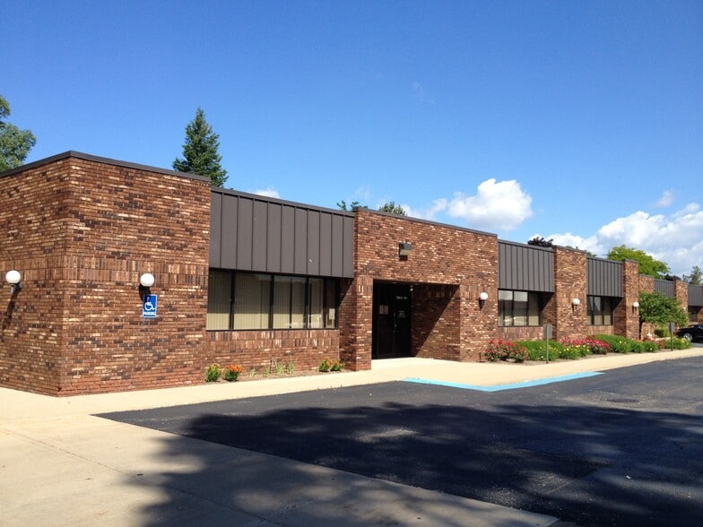 32231 Schoolcraft Rd, Livonia, MI for lease - Building Photo - Image 2 of 5