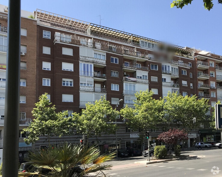 Office/Retail in Madrid, Madrid for lease - Building Photo - Image 2 of 2