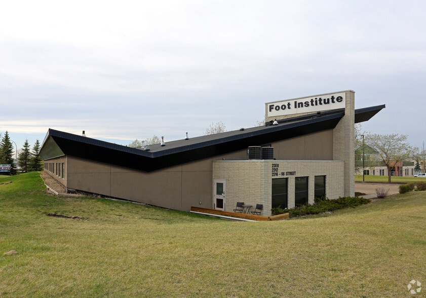 2308 96th St NW, Edmonton, AB for sale - Primary Photo - Image 1 of 1