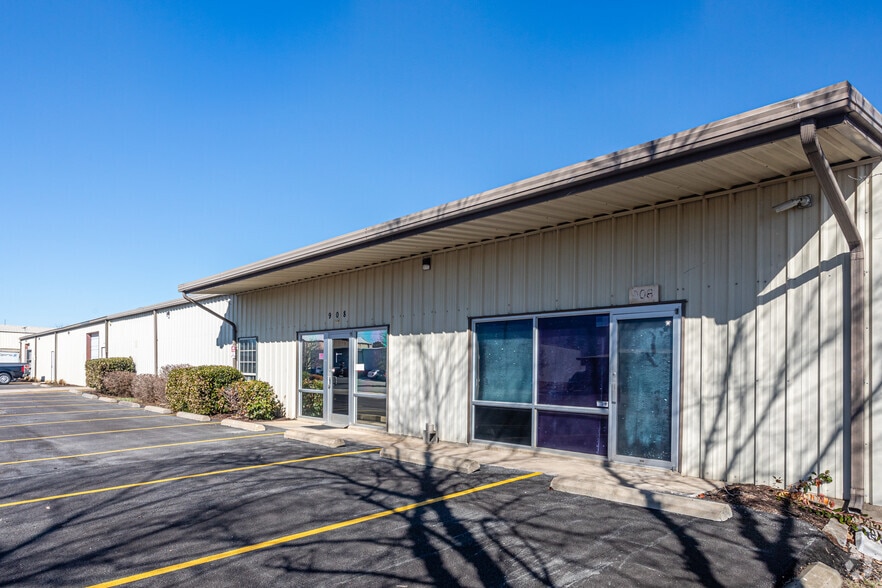 908 SE 21st St, Bentonville, AR for lease - Primary Photo - Image 1 of 27