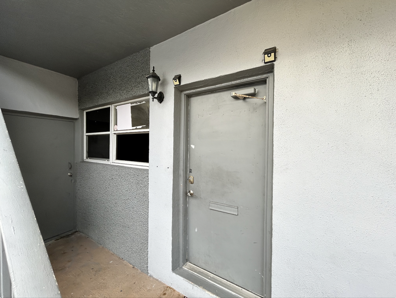 5981 Funston St, Hollywood, FL for lease - Building Photo - Image 3 of 12