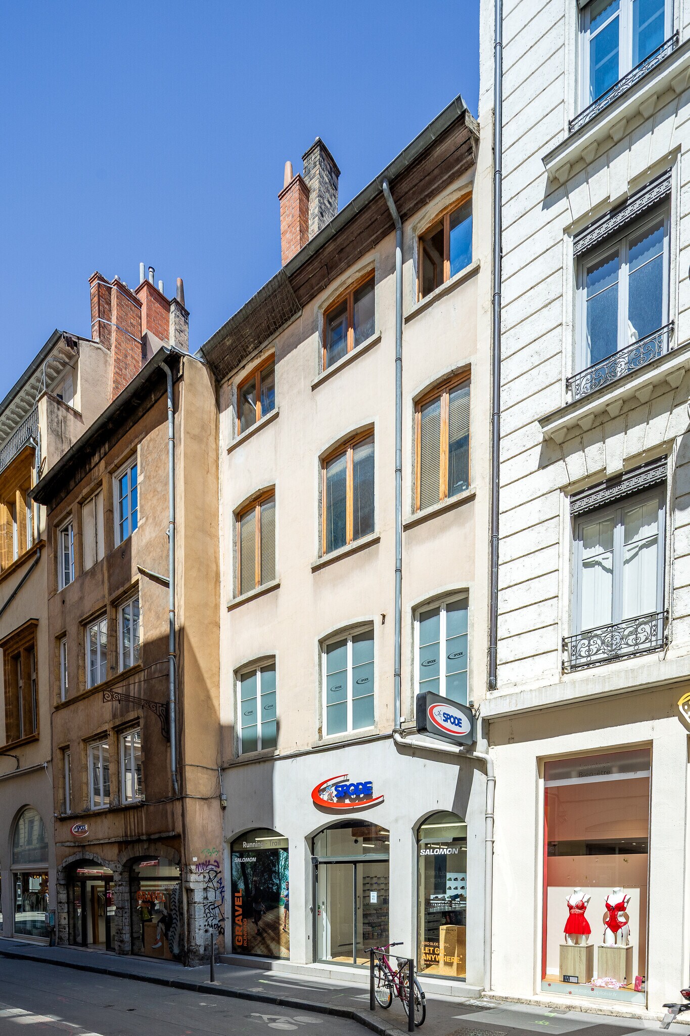 Retail in Lyon for sale Primary Photo- Image 1 of 1