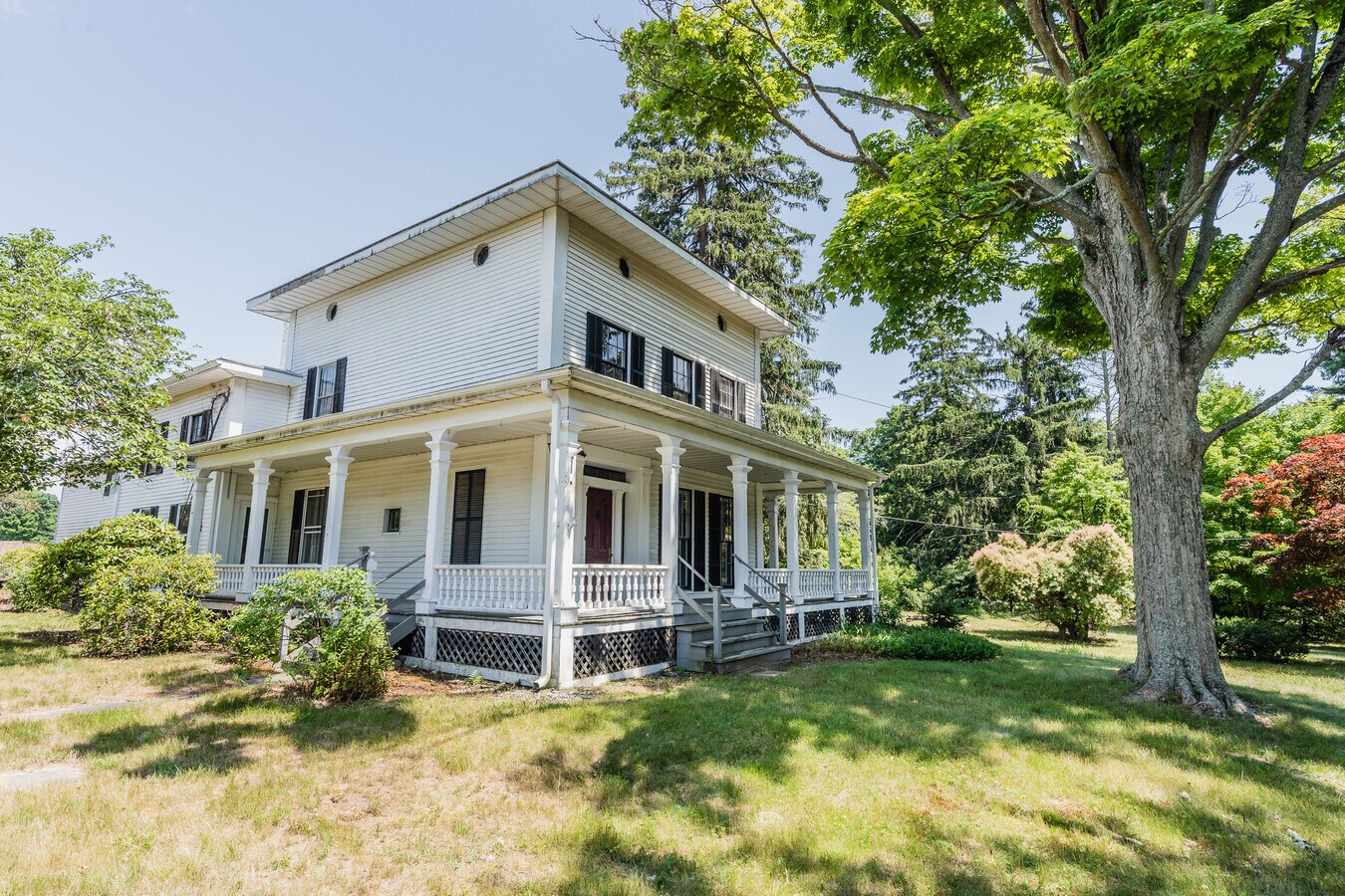 1572 Saybrook Rd, Haddam, CT 06438