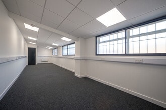 Bath Rd, Hounslow for lease Interior Photo- Image 1 of 2