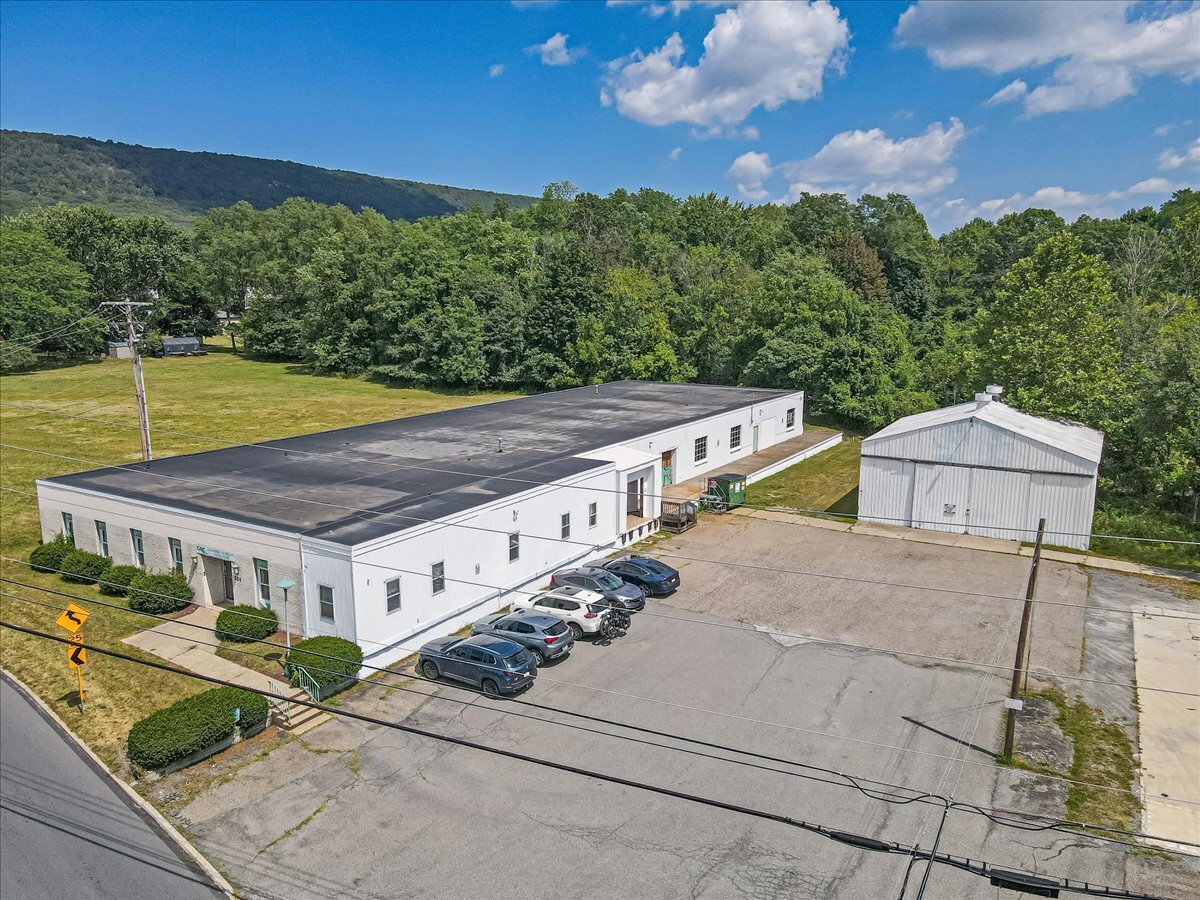 201 Alpha Rd, Wind Gap, PA for sale Primary Photo- Image 1 of 40