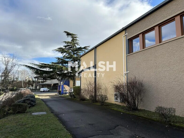 Office in OULLINS-PIERRE-BÉNITE for lease - Building Photo - Image 2 of 11