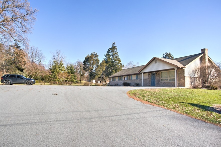 40 2nd St, Highspire, PA 17034