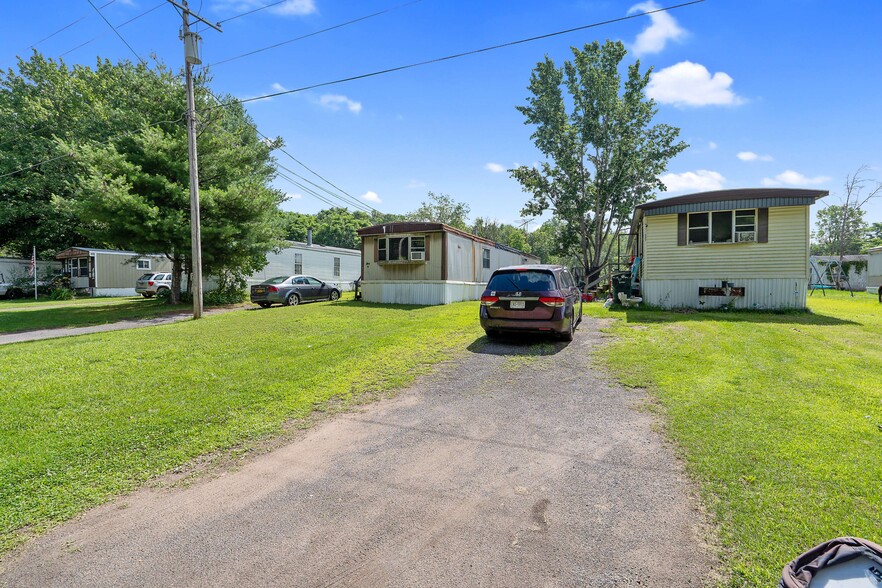 54 Island Rd, Phoenix, NY for sale - Primary Photo - Image 1 of 15