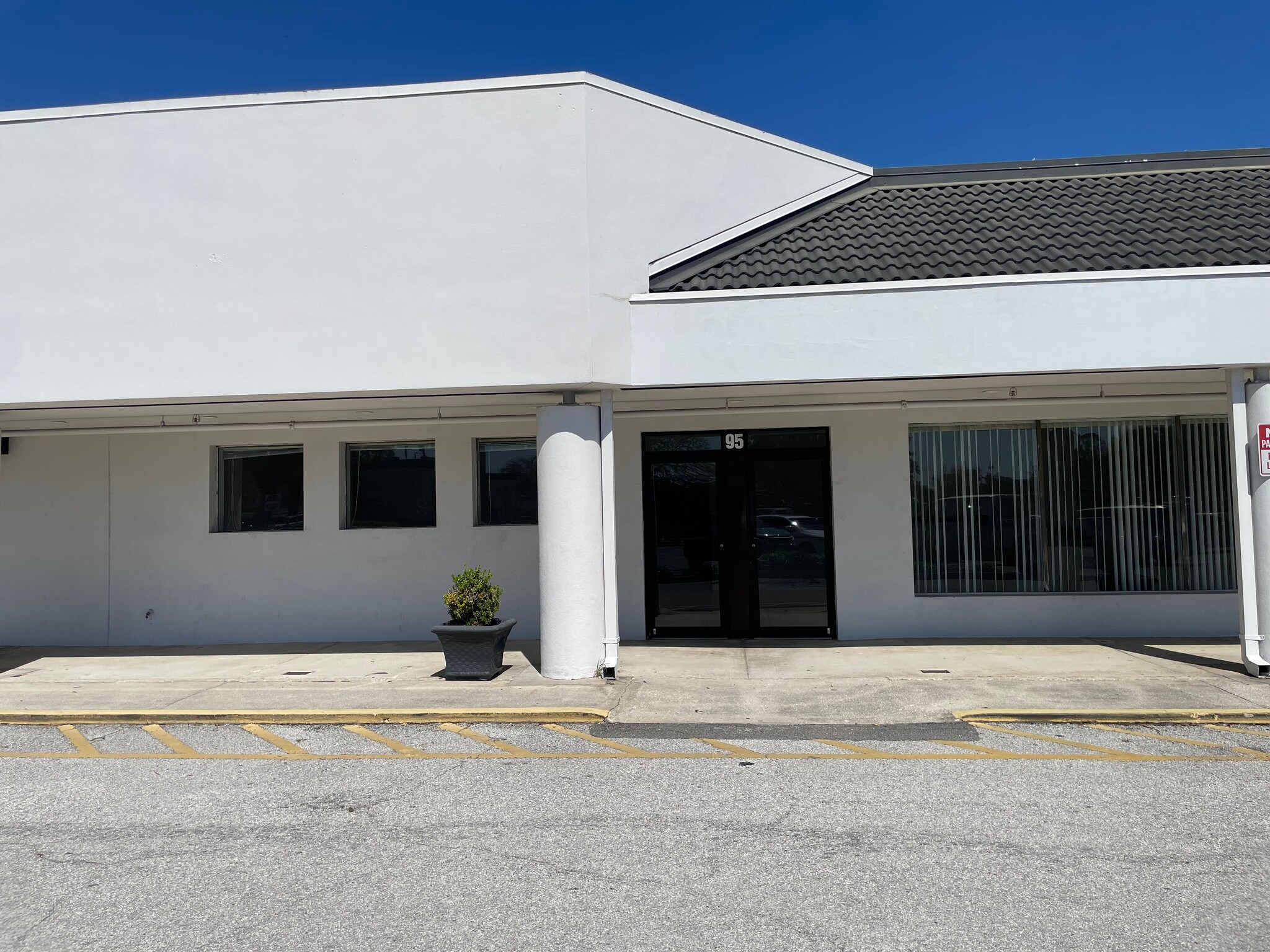 81-125 Geneva Dr, Oviedo, FL for lease Building Photo- Image 1 of 15