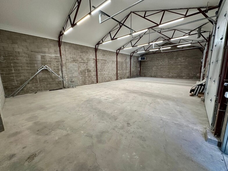 670 Development Dr, Kingston, ON for lease - Interior Photo - Image 3 of 4