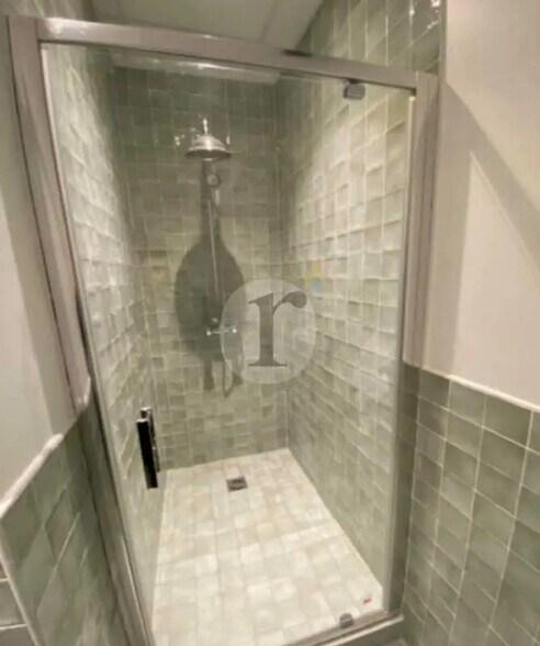 Office in Lille for lease - Interior Photo - Image 3 of 6