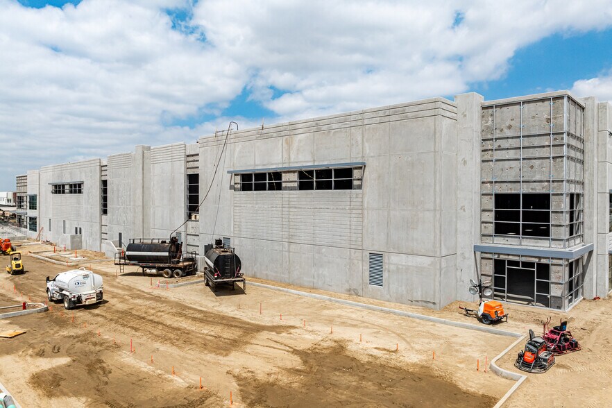 14874 Santa Ana Ave, Fontana, CA for lease - Construction Photo - Image 2 of 7