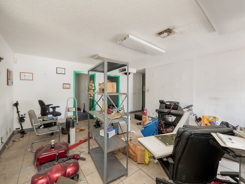 8212 Georgian Dr, Austin, TX for sale - Building Photo - Image 3 of 30