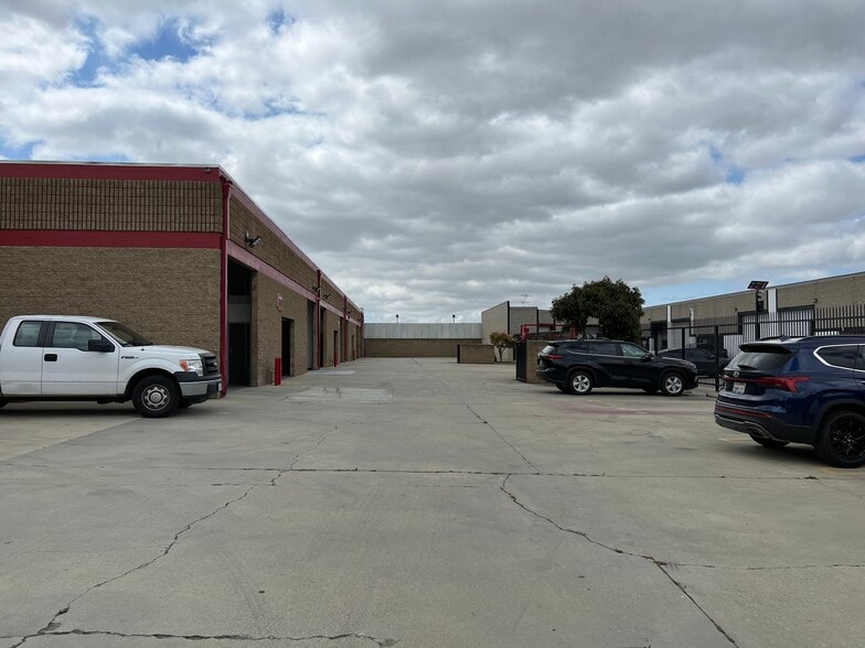 400 W Redondo Beach Blvd, Gardena, CA for lease - Building Photo - Image 1 of 4