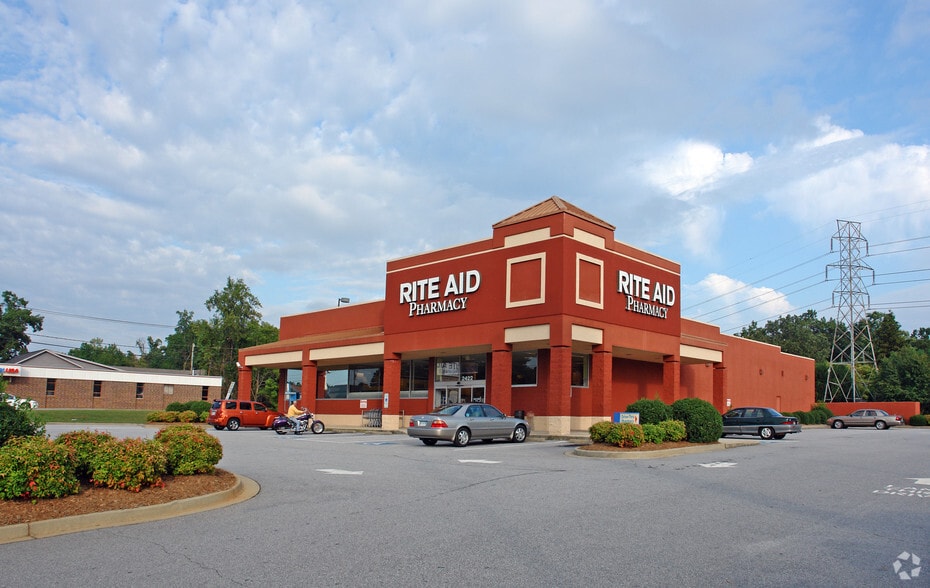 2422 Wade Hampton Blvd, Greenville, SC 29615