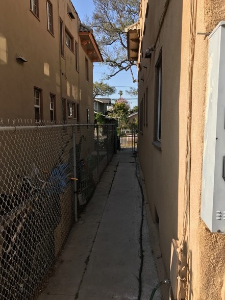 508 W 10th St, Long Beach, CA for sale - Building Photo - Image 3 of 8