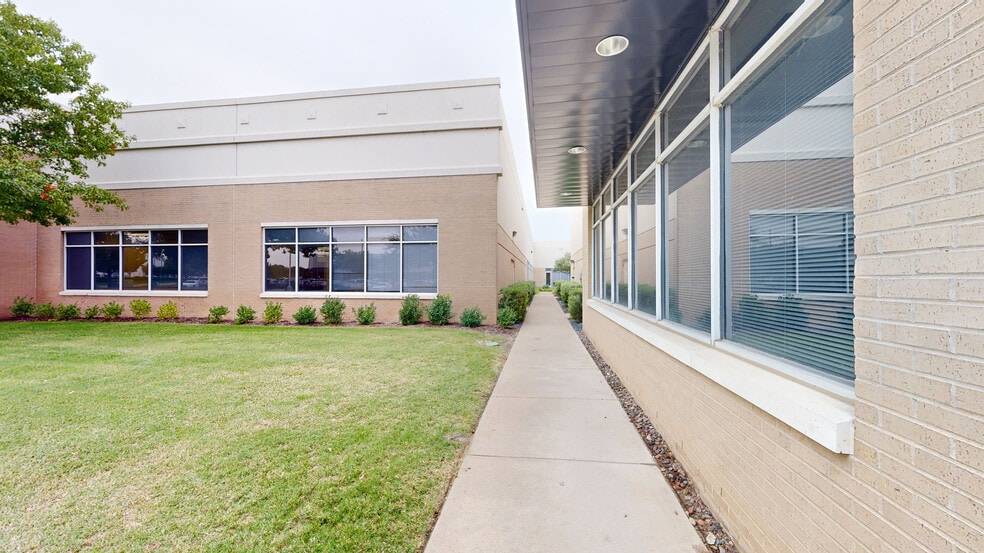 1825 Lakeway Dr, Lewisville, TX for lease - Matterport 3D Scan - Image 2 of 23