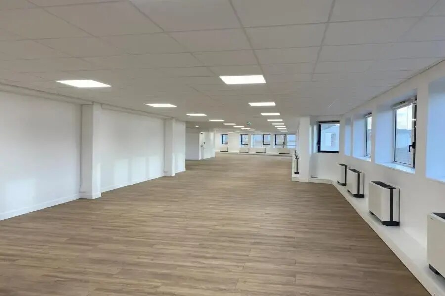 Location Bureaux 312 m² à 1 648 m² - Photo 1