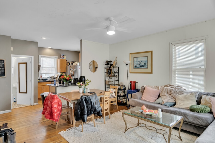 2 Hingham St, Cambridge, MA for sale - Interior Photo - Image 3 of 17
