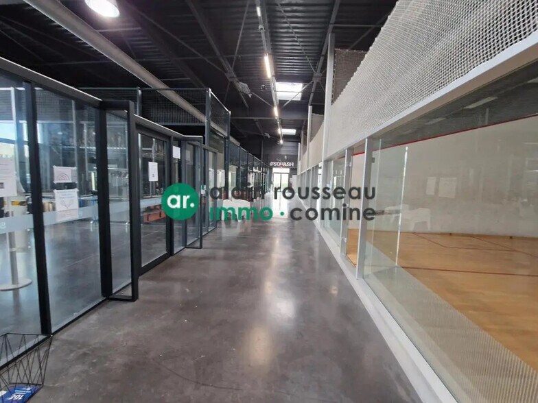 Flex in Angers for lease - Interior Photo - Image 3 of 3
