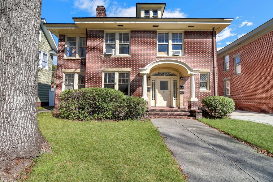 210 E 48th St, Savannah, GA for sale - Primary Photo - Image 1 of 40