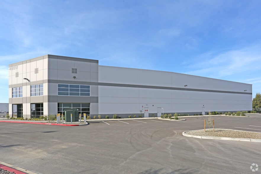 18551 Christopher Way, Lathrop, CA for lease - Building Photo - Image 1 of 4