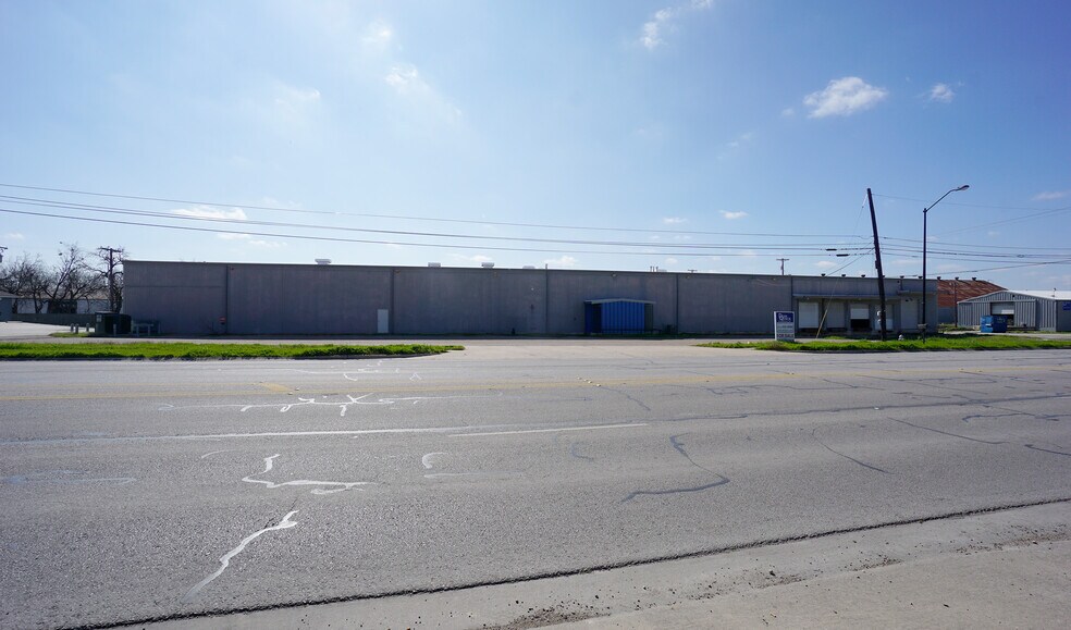 601 W 2nd St, Taylor, TX for sale - Building Photo - Image 1 of 1