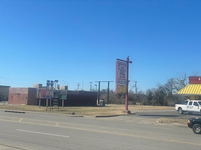 7105 S May Ave, Oklahoma City, OK for sale - Building Photo - Image 2 of 8