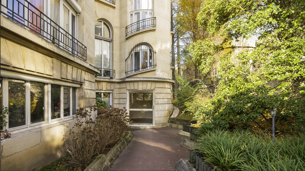 Multifamily in Neuilly-sur-Seine for sale - Primary Photo - Image 1 of 2