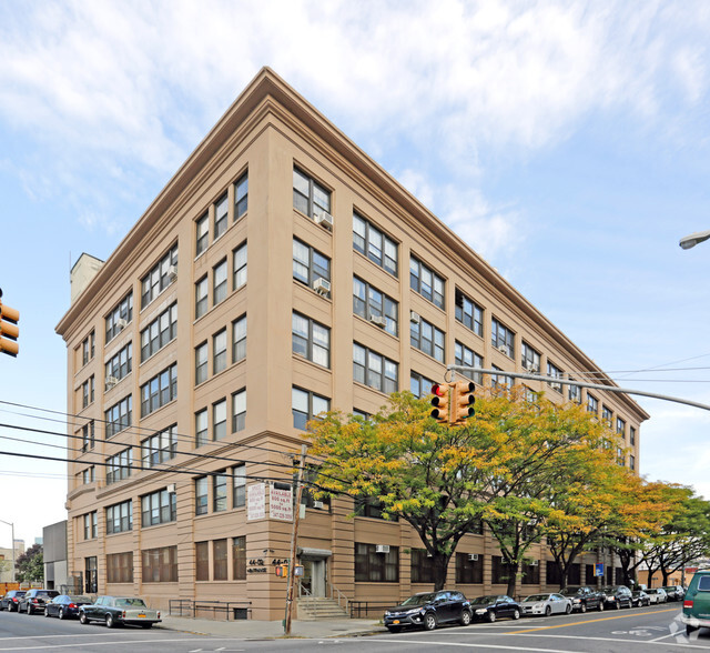 44-02 11th St, Long Island City, NY for lease - Building Photo - Image 1 of 10