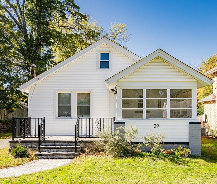 29 Wilson Ave, Manalapan Township, NJ for sale - Primary Photo - Image 1 of 12