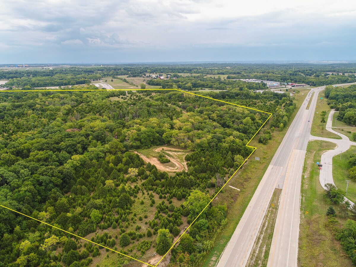 620 N 130th St, Bonner Springs, KS 66012