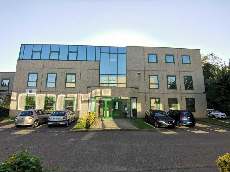 Office in Viry-Châtillon for lease - Building Photo - Image 1 of 2