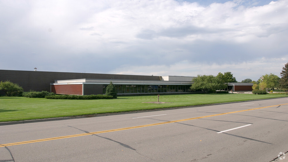 2001 W 94th St, Bloomington, MN for lease - Building Photo - Image 1 of 8