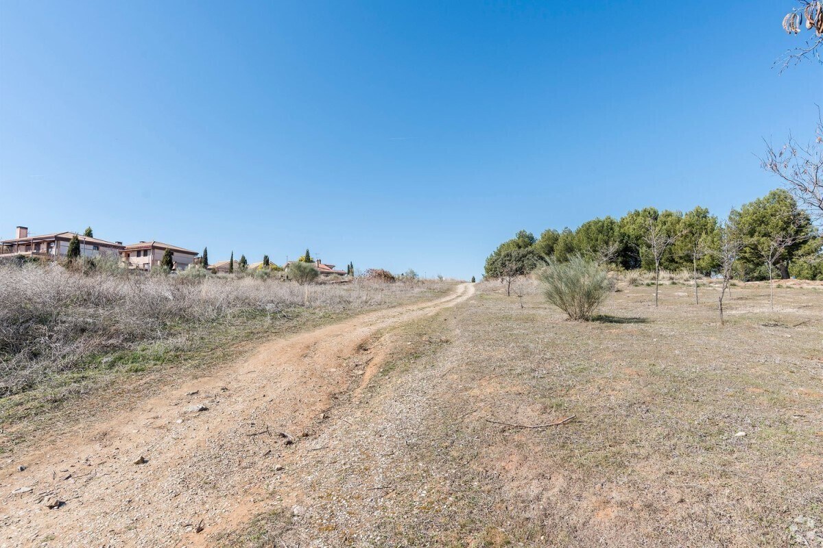 Avenida Águila Real, 2, Layos, Toledo for sale Building Photo- Image 1 of 1