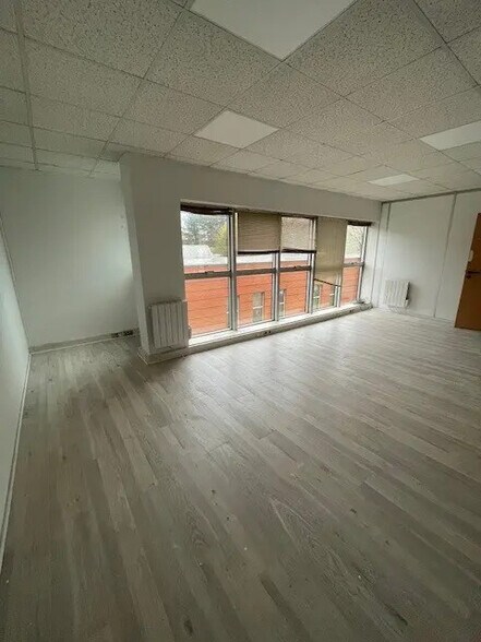 Office in Trappes for sale - Interior Photo - Image 1 of 10