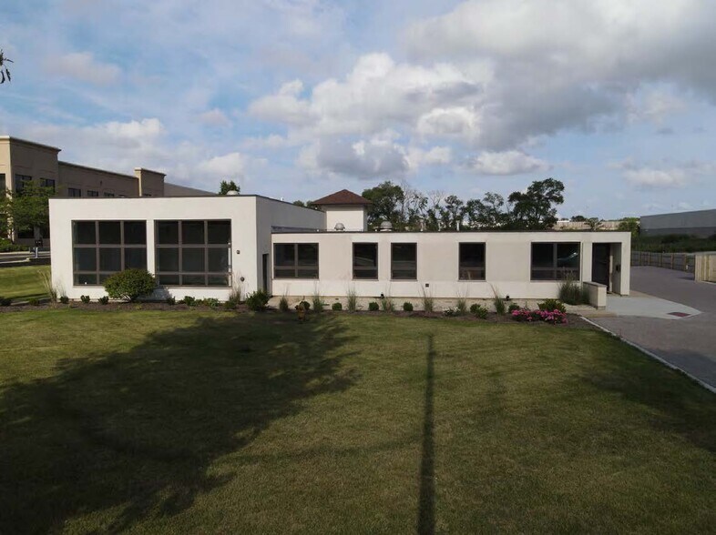 101 N Swift Rd, Addison, IL for sale - Primary Photo - Image 1 of 1