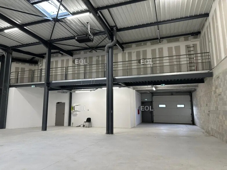 Flex in Aubagne for lease - Building Photo - Image 2 of 11